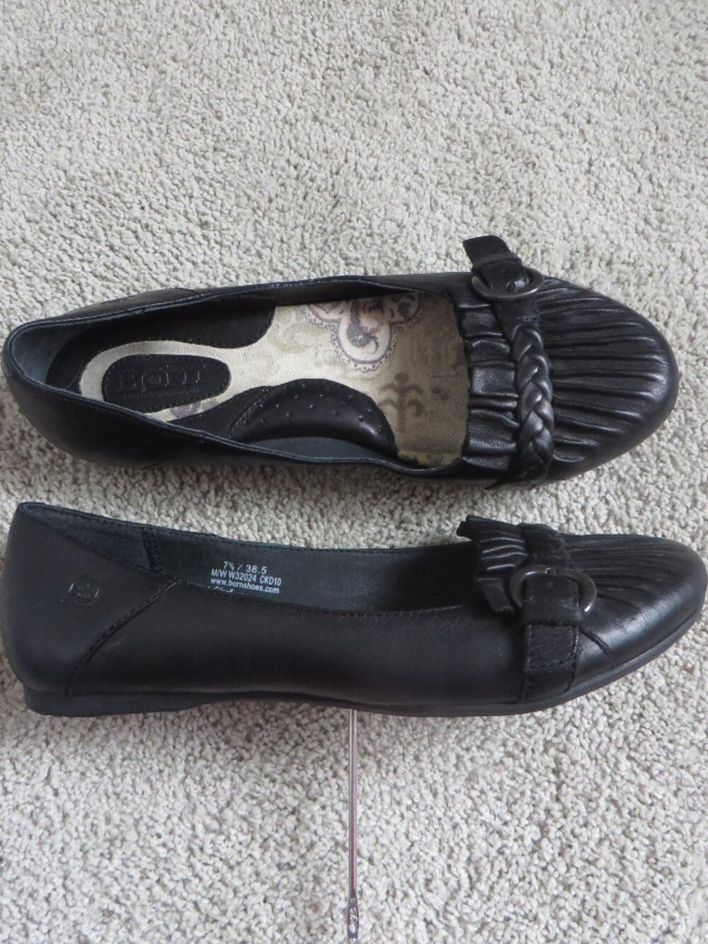 Born Womens Clever Ballet Shoes/Flats Size 7.5 Black Leather Ruffled W32024